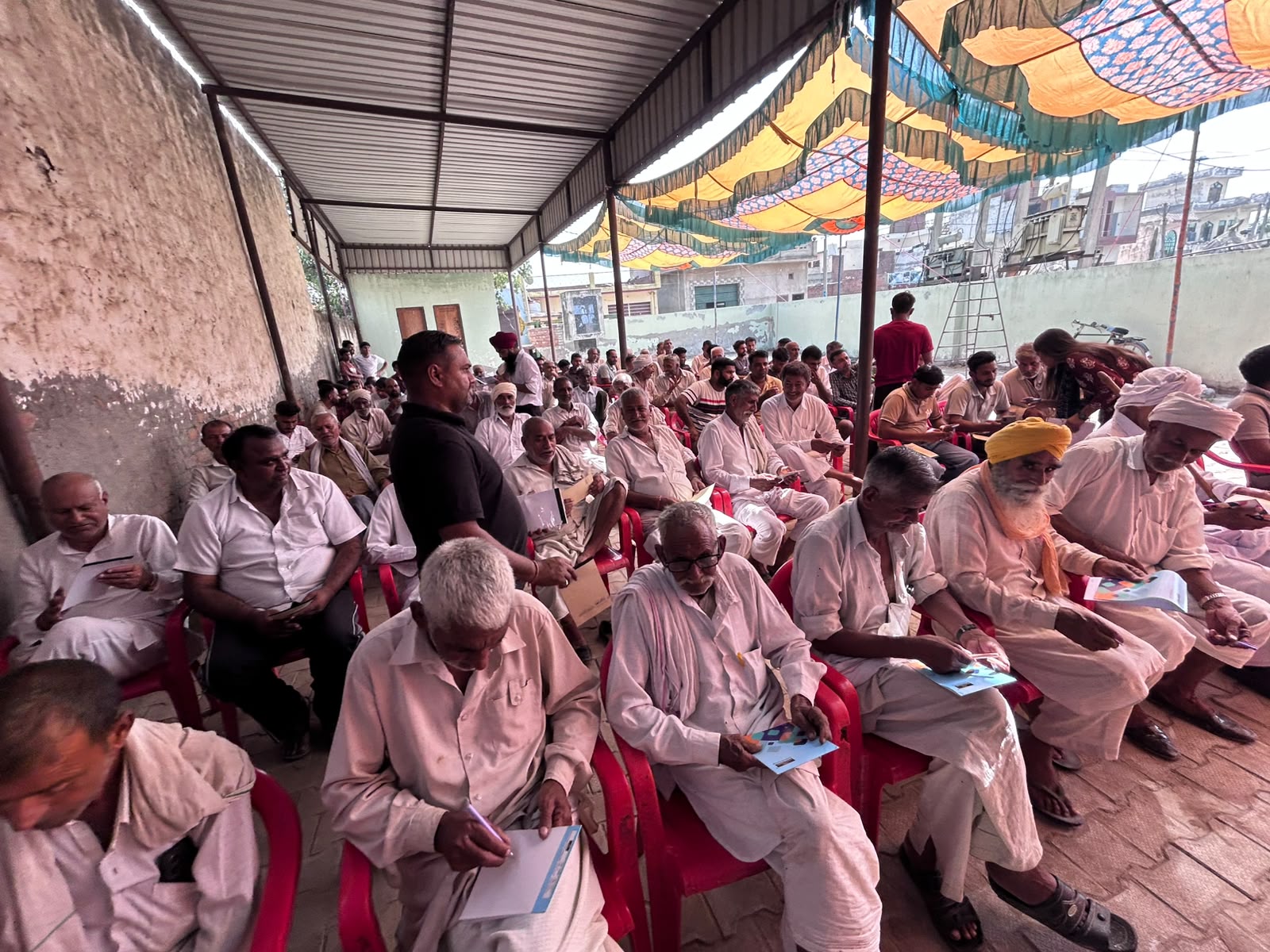 Farmers reviewing learning materials during the Jaswanti campaign
